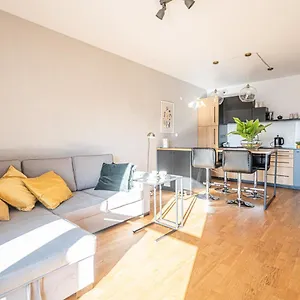 https://krucza-apartment-self-check-in-24h-parking-and-lift.hotelswroclaw.com